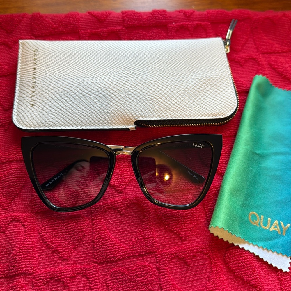 LIKE NEW QUAY REINA SUNGLASSES!!